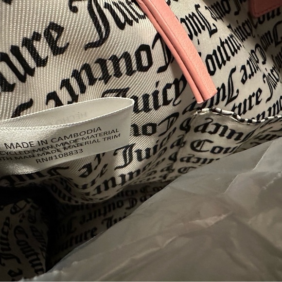 JUICY COUTURE Pink Logo
Embossed Shout Out Large - Picture 5 of 10